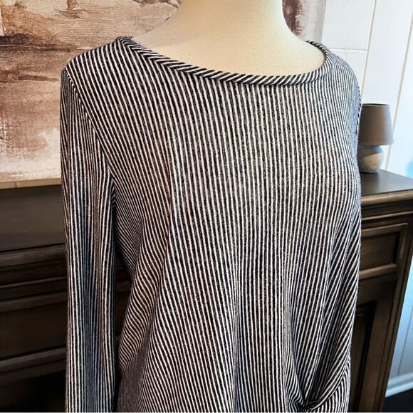 Westport Navy & White Stripe Top with Front Tied Knot size arge - Picture 4 of 7